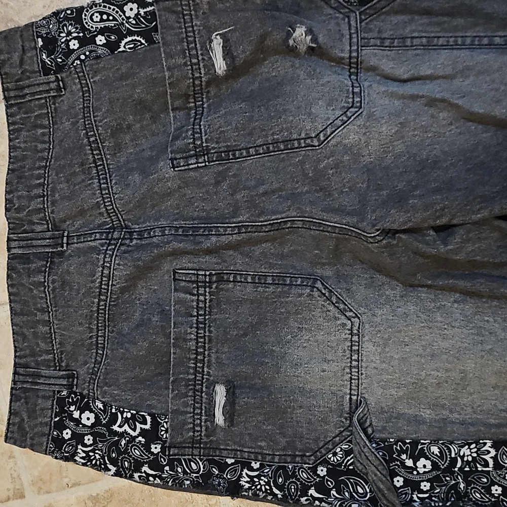 Women Size Small Black/ Gray Distressed Jeans